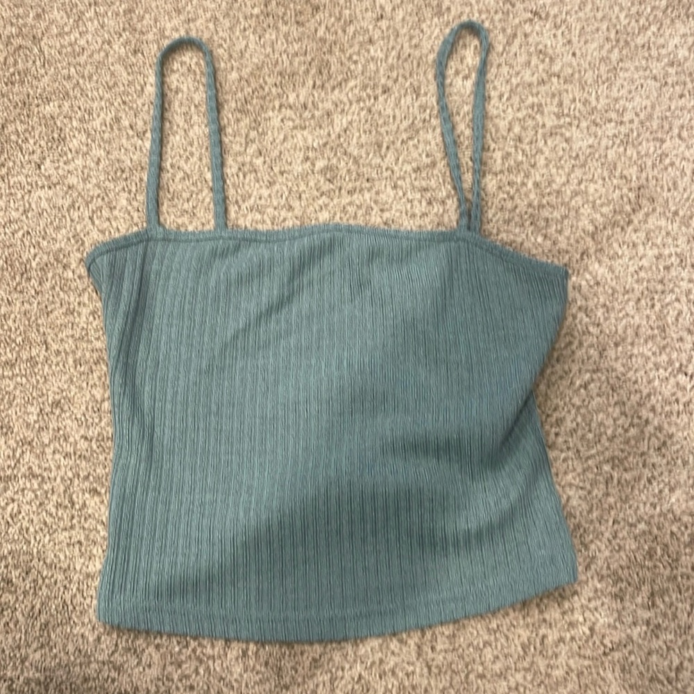 Green tank top cropped
